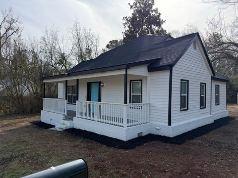Tiny photo for 447 Glover Street, Edgefield, SC 29824 (MLS # 221490)