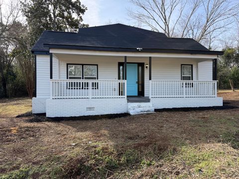 Tiny photo for 447 Glover Street, Edgefield, SC 29824 (MLS # 221490)