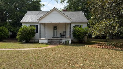 Photo of 604 Penn Street, Edgefield, SC 29824 (MLS # 223599)