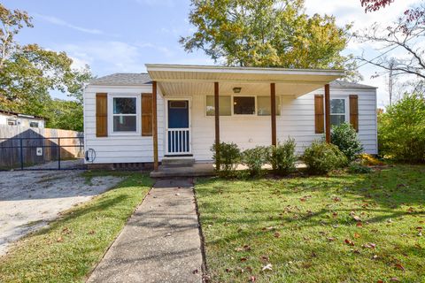 Photo of 422 Palm Drive S, Aiken, SC 29803 (MLS # 220408)