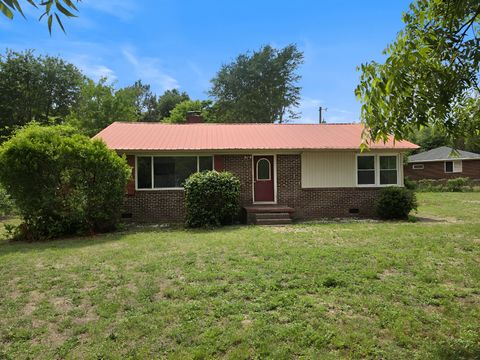 Photo of 135 Oakwood Drive, Aiken, SC 29801 (MLS # 223803)