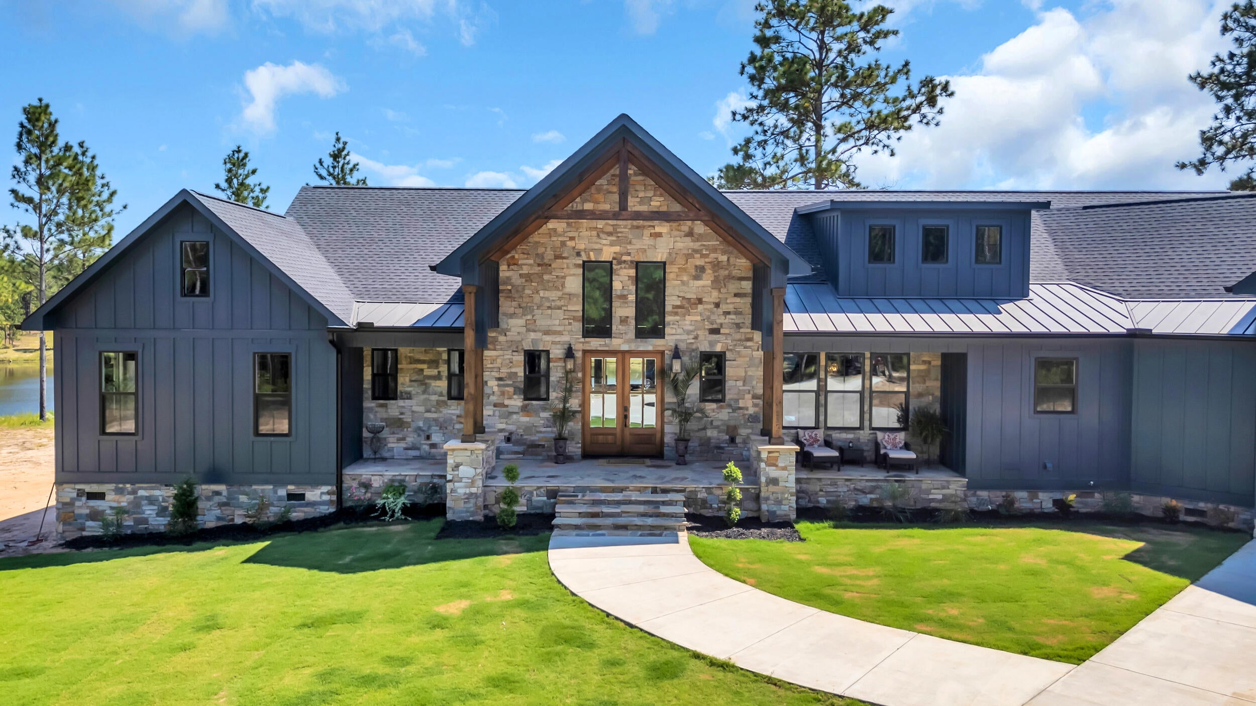 3323 Laughlin Loop