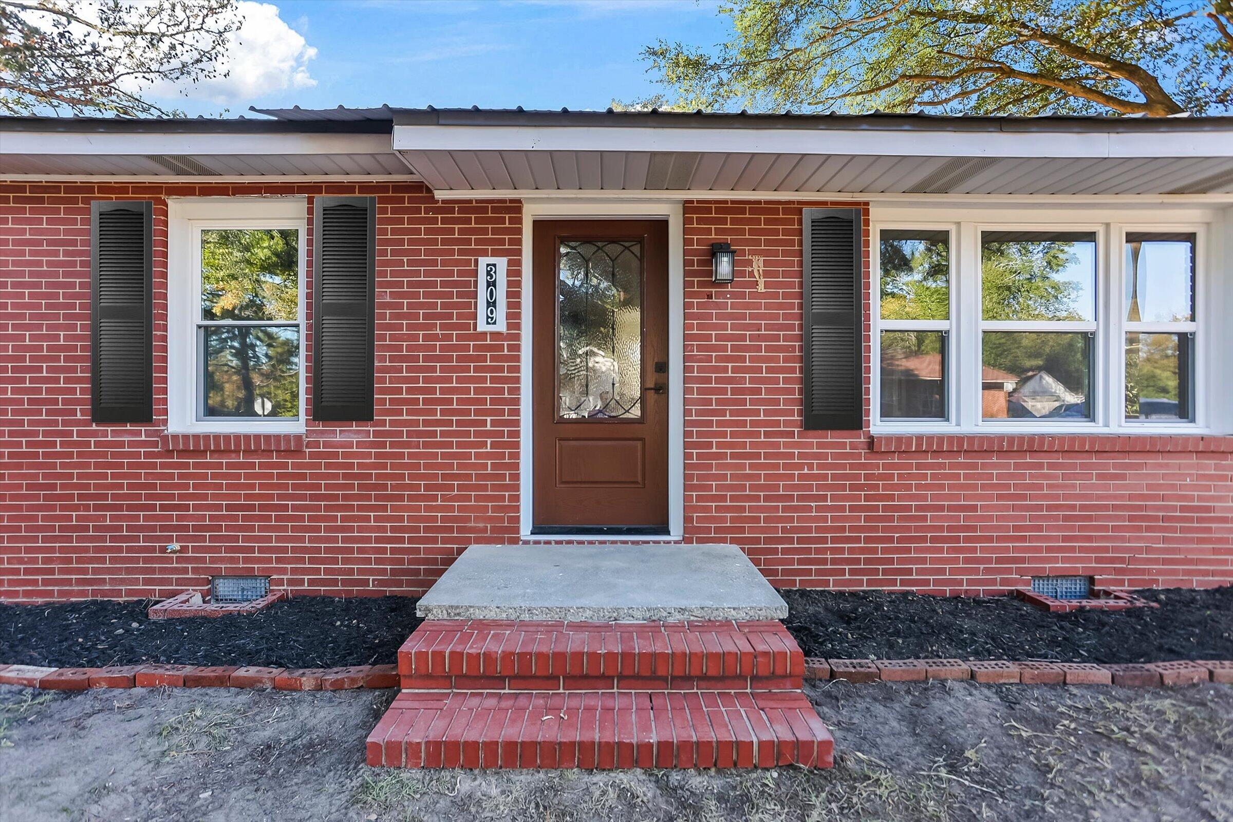 309 Shady Lane NW