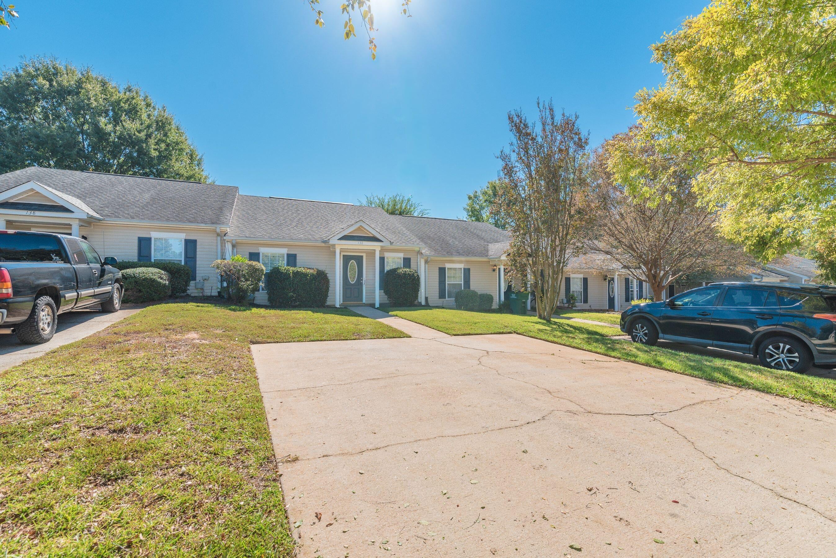 136 W Middlebury Lane SW