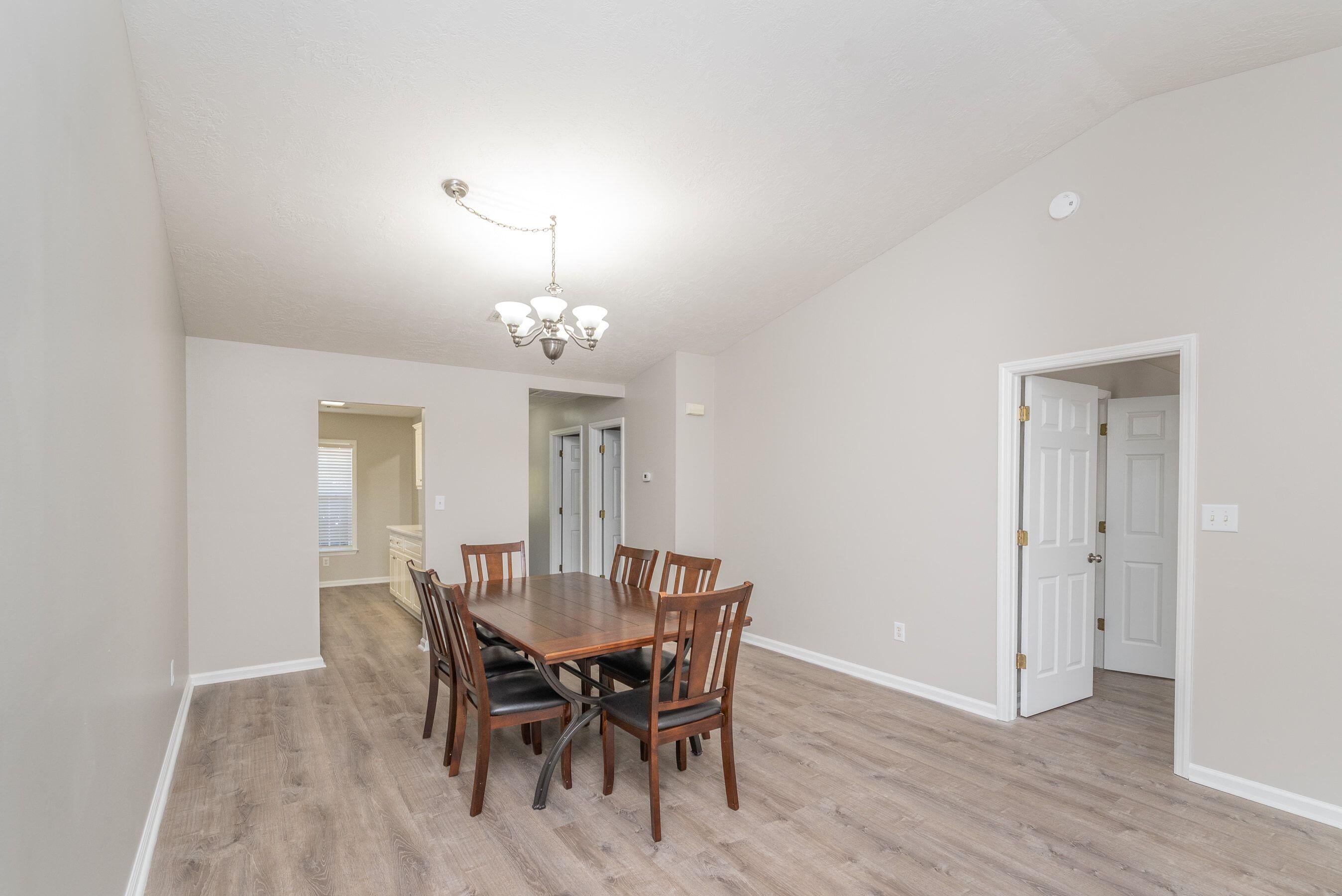 136 W Middlebury Lane SW