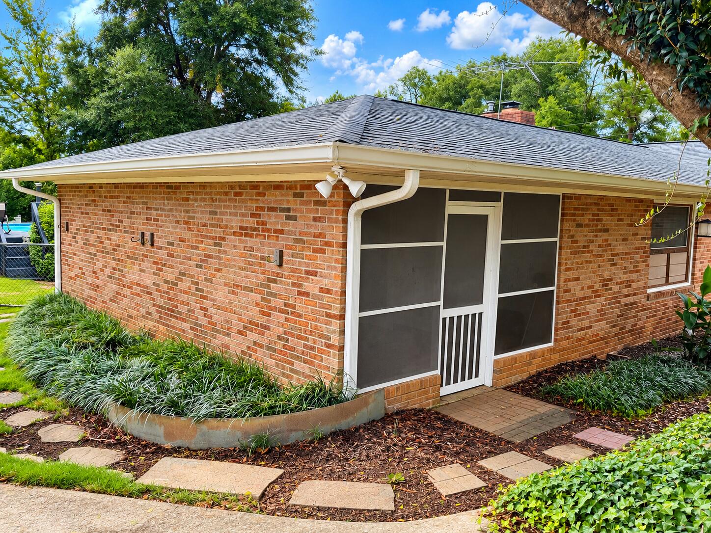 3215 Colonial Drive