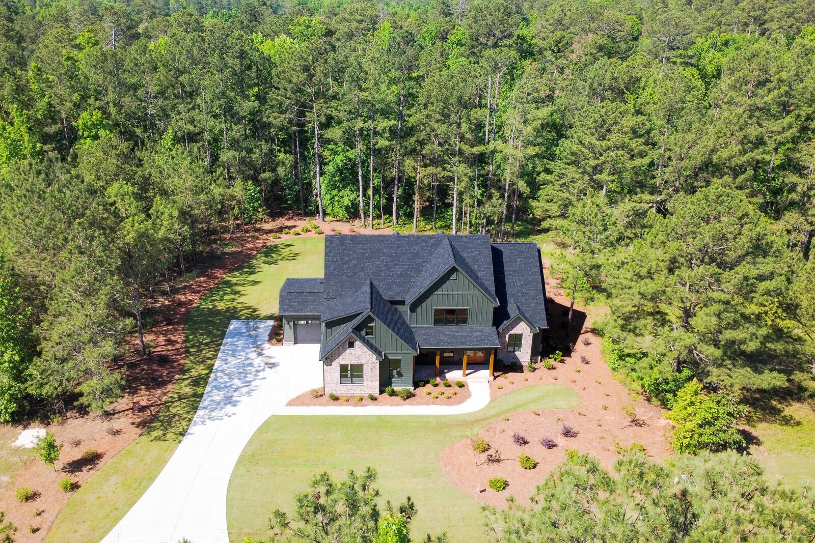 512 Schoolhouse Lane