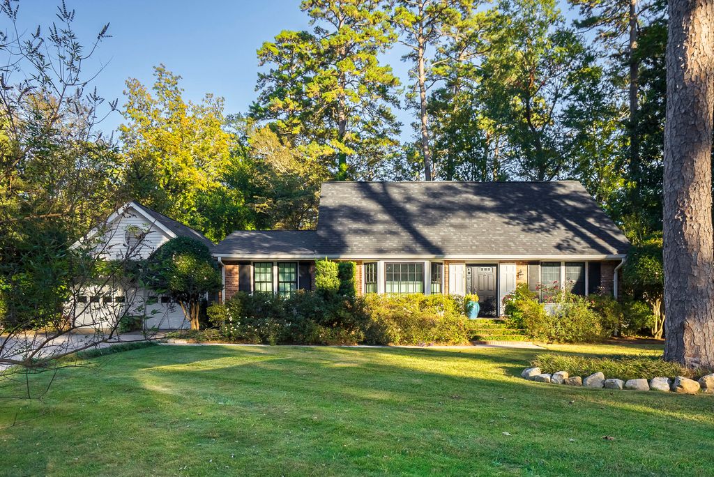 Photo for 830 Azalea Place SE, Aiken, SC 29801 (MLS # 220202)