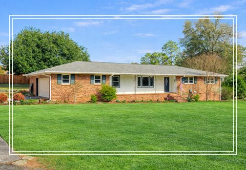 Photo of 3215 Colonial Drive, Aiken, SC 29801 (MLS # 222071)