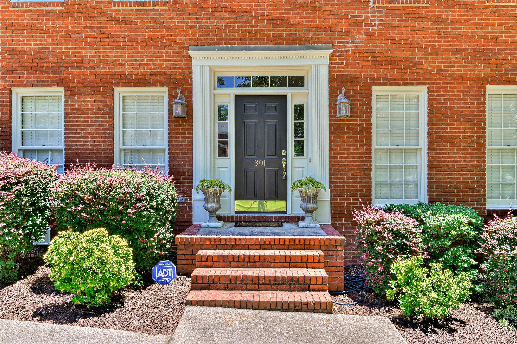 801 Deercrest Lane