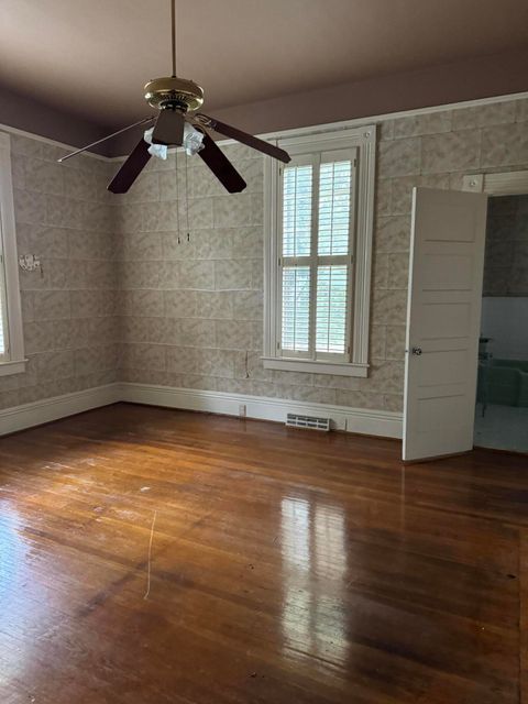 Tiny photo for 329 W Railroad Avenue, Batesburg-Leesville, SC 29006 (MLS # 220142)