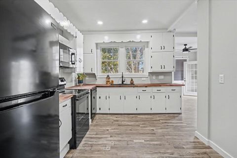 Tiny photo for 900 Naples Avenue, Cayce, SC 29033 (MLS # 221902)