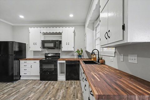 Tiny photo for 900 Naples Avenue, Cayce, SC 29033 (MLS # 221902)