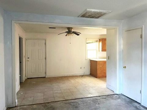 Tiny photo for 150 Keith Circle, Williston, SC 29853 (MLS # 221568)