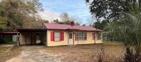 Photo of 95 Mcdonald Drive, Barnwell, SC 29812 (MLS # 220782)