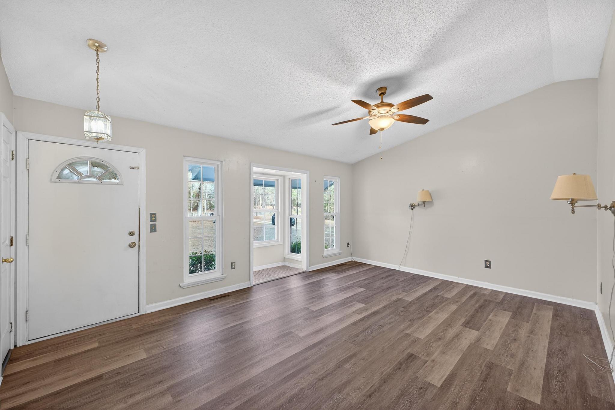 805 Long Branch Circle