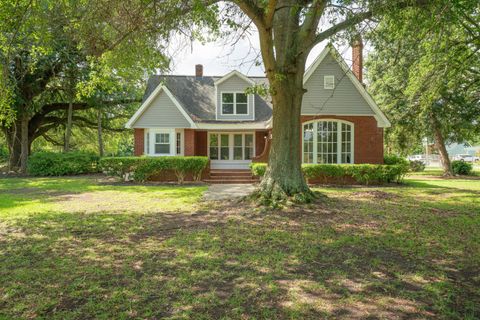 Photo of 318 Summerland Avenue, Batesburg-Leesville, SC 29006 (MLS # 218016) Photo of 318 Summerland Avenue, Batesburg-Leesville, SC 29006 (MLS # 218016)