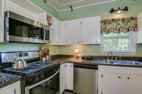 Tiny photo for 501 Buncombe Street, Edgefield, SC 29824 (MLS # 214829)