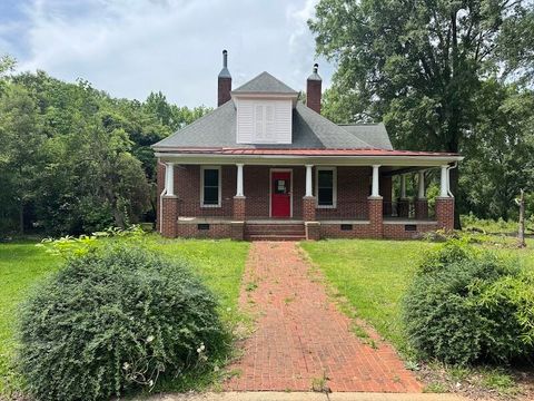 Photo of 1304 Mccormick Highway, Greenwood, SC 29646 (MLS # 223712)