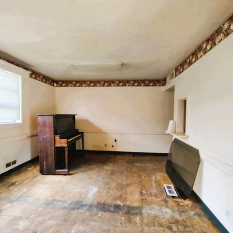 Tiny photo for 102 W Market Street, Timmonsville, SC 29161 (MLS # 217309)