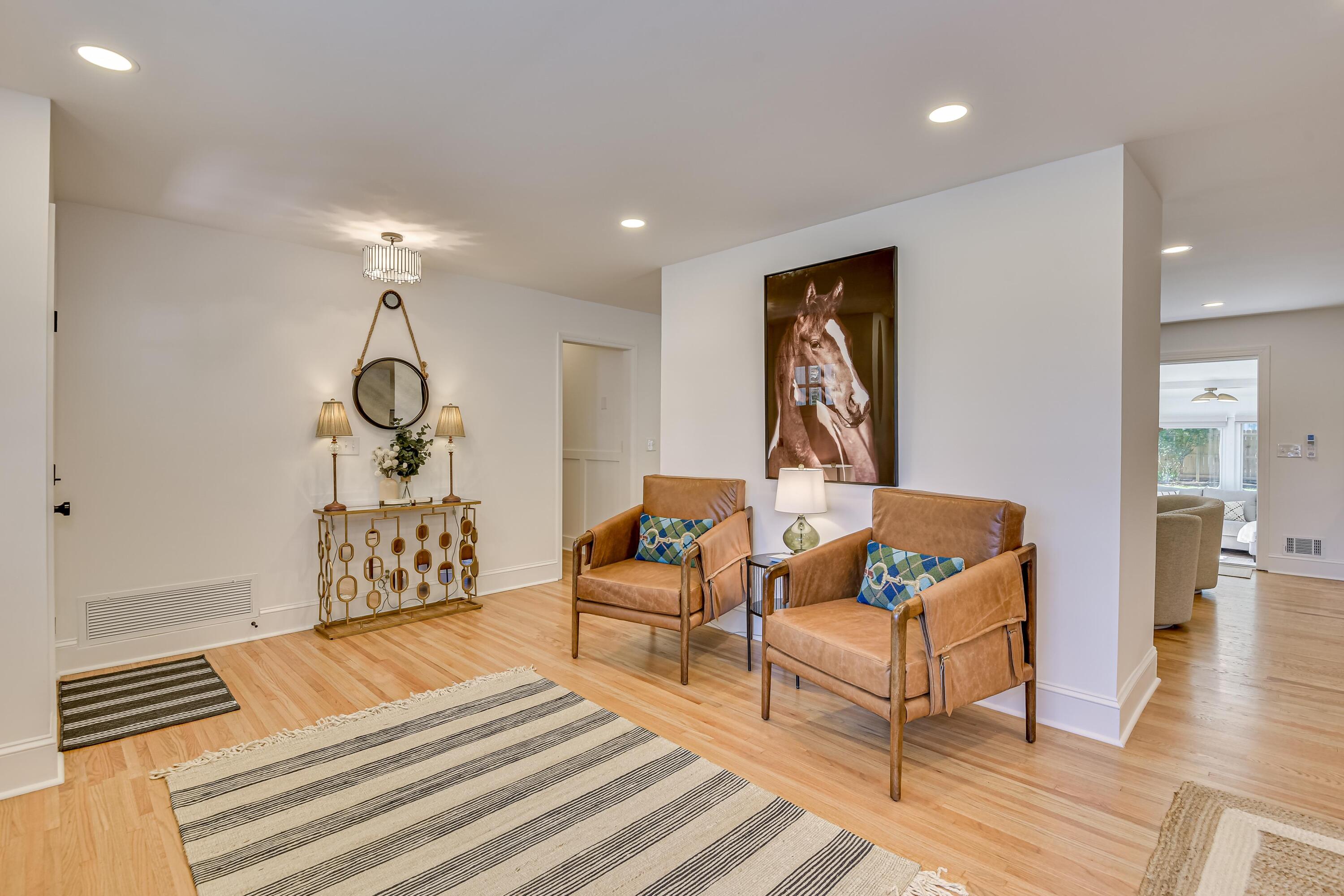 933 Whitehall Place SE