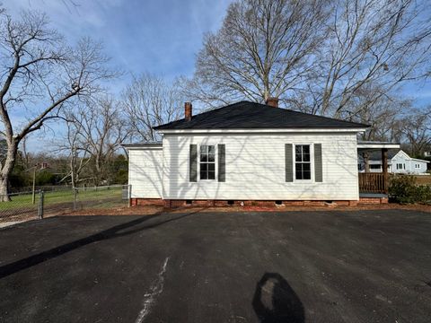 Tiny photo for 191 Mc Cary Street, Edgefield, SC 29824 (MLS # 222129)