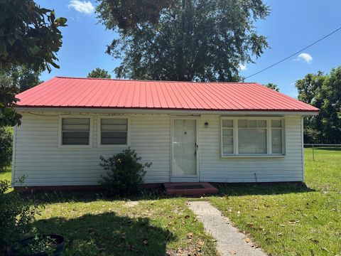 Photo of 820 Parkwood Terrace, Allendale, SC 29810 (MLS # 218850) Photo of 820 Parkwood Terrace, Allendale, SC 29810 (MLS # 218850)