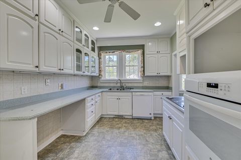 Tiny photo for 420 Columbia Road, Edgefield, SC 29824 (MLS # 215604)