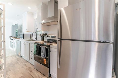 Tiny photo for 269 Parkwood Avenue, North, SC 29112 (MLS # 220066)