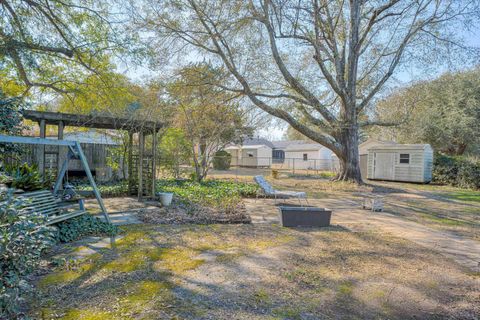 Tiny photo for 7 Donna Street, Williston, SC 29853 (MLS # 221861)