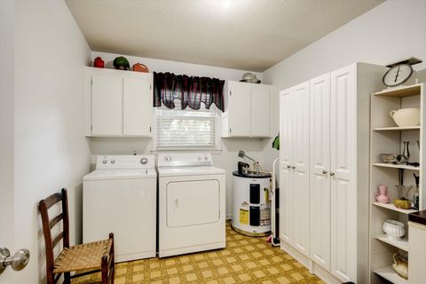 Tiny photo for 7 Donna Street, Williston, SC 29853 (MLS # 221861)