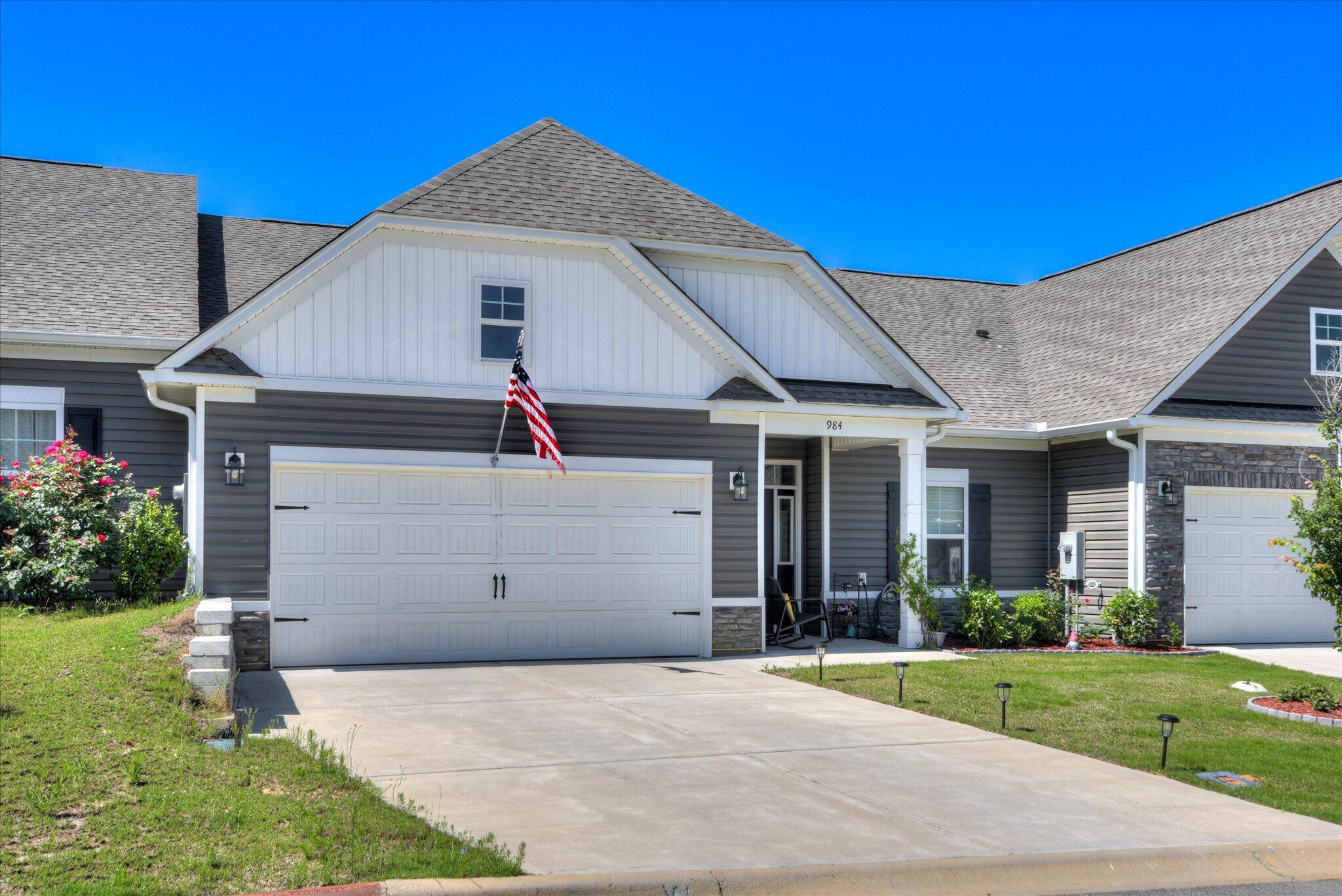 984 Manitou Circle