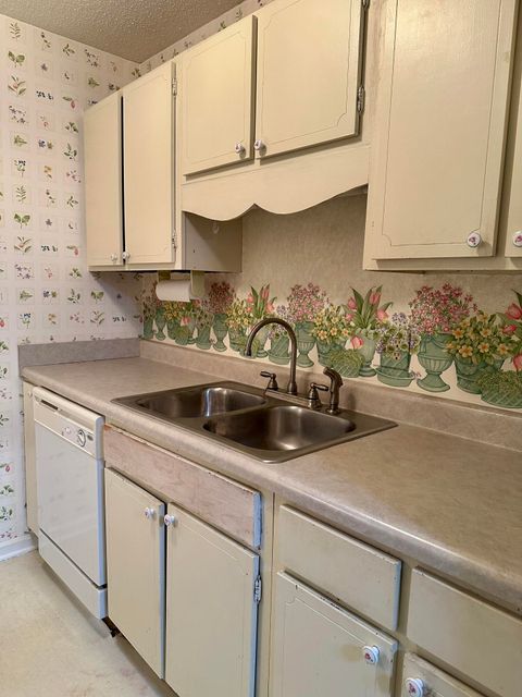 Tiny photo for 327 Laurens Street #E - 10, Aiken, SC 29801 (MLS # 220290)