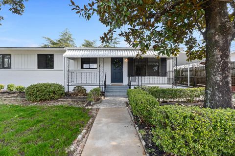 Photo of 1426 Springview Drive, Augusta, GA 30909 (MLS # 221874)