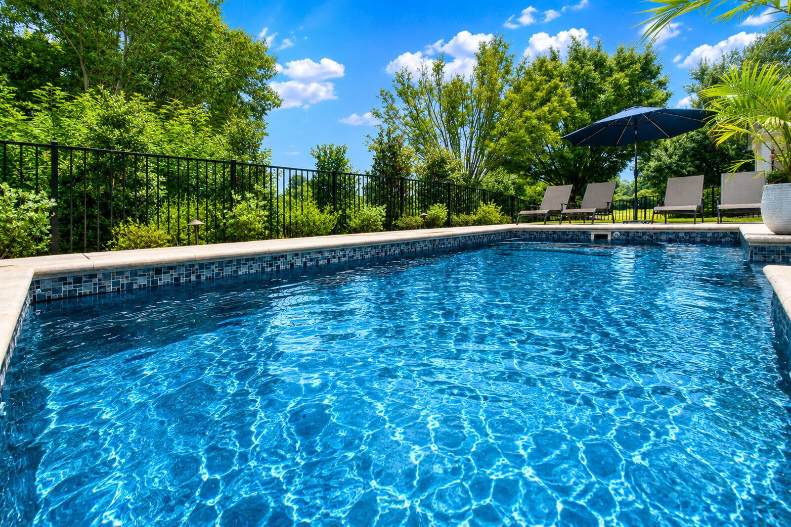 407 E Shoreline Drive
