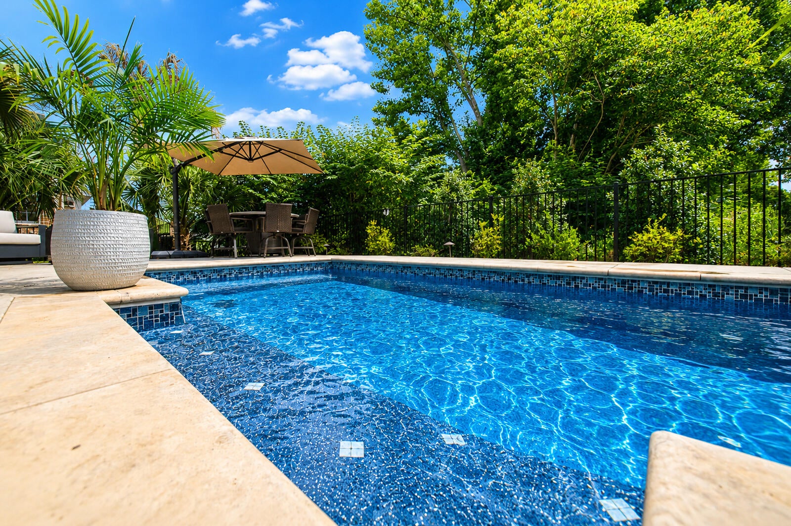 407 E Shoreline Drive