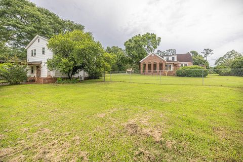 Tiny photo for 423 Columbia Road, Edgefield, SC 29824 (MLS # 217867)