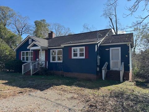 Photo of 404 Columbia Road, Edgefield, SC 29824 (MLS # 221034)