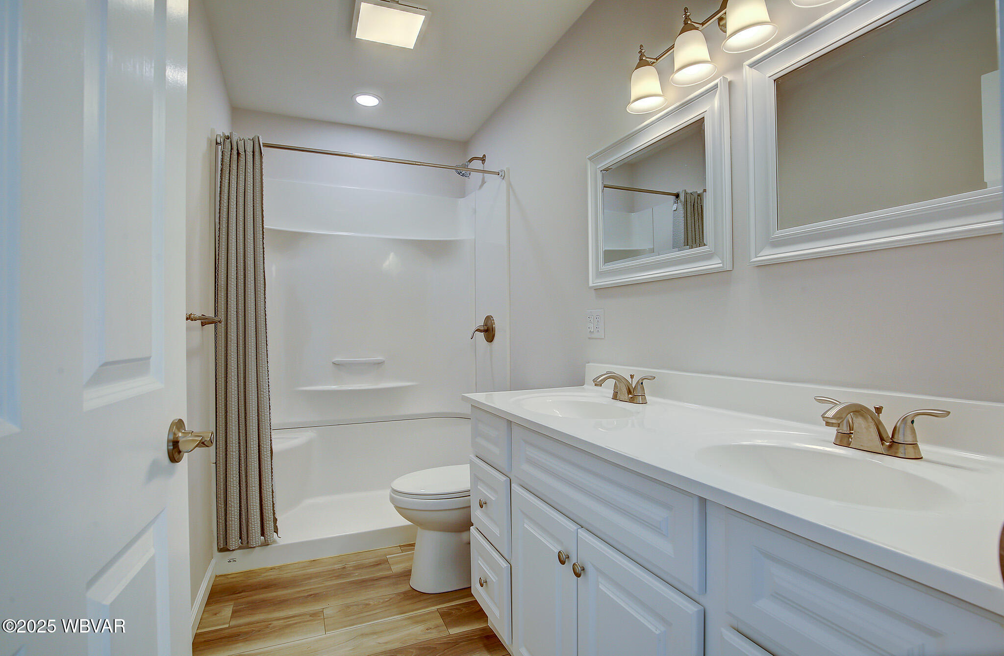 Mill Hall, Pennsylvania 17751, United States, 4 Bedrooms Bedrooms, ,3 BathroomsBathrooms,Residential,Active,94344