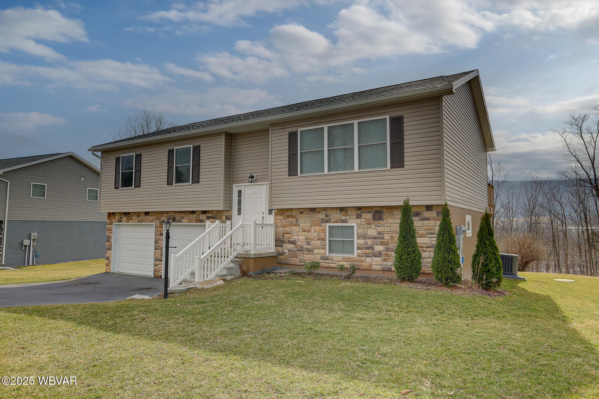 Mill Hall, Pennsylvania 17751, United States, 4 Bedrooms Bedrooms, ,3 BathroomsBathrooms,Residential,Active,94344