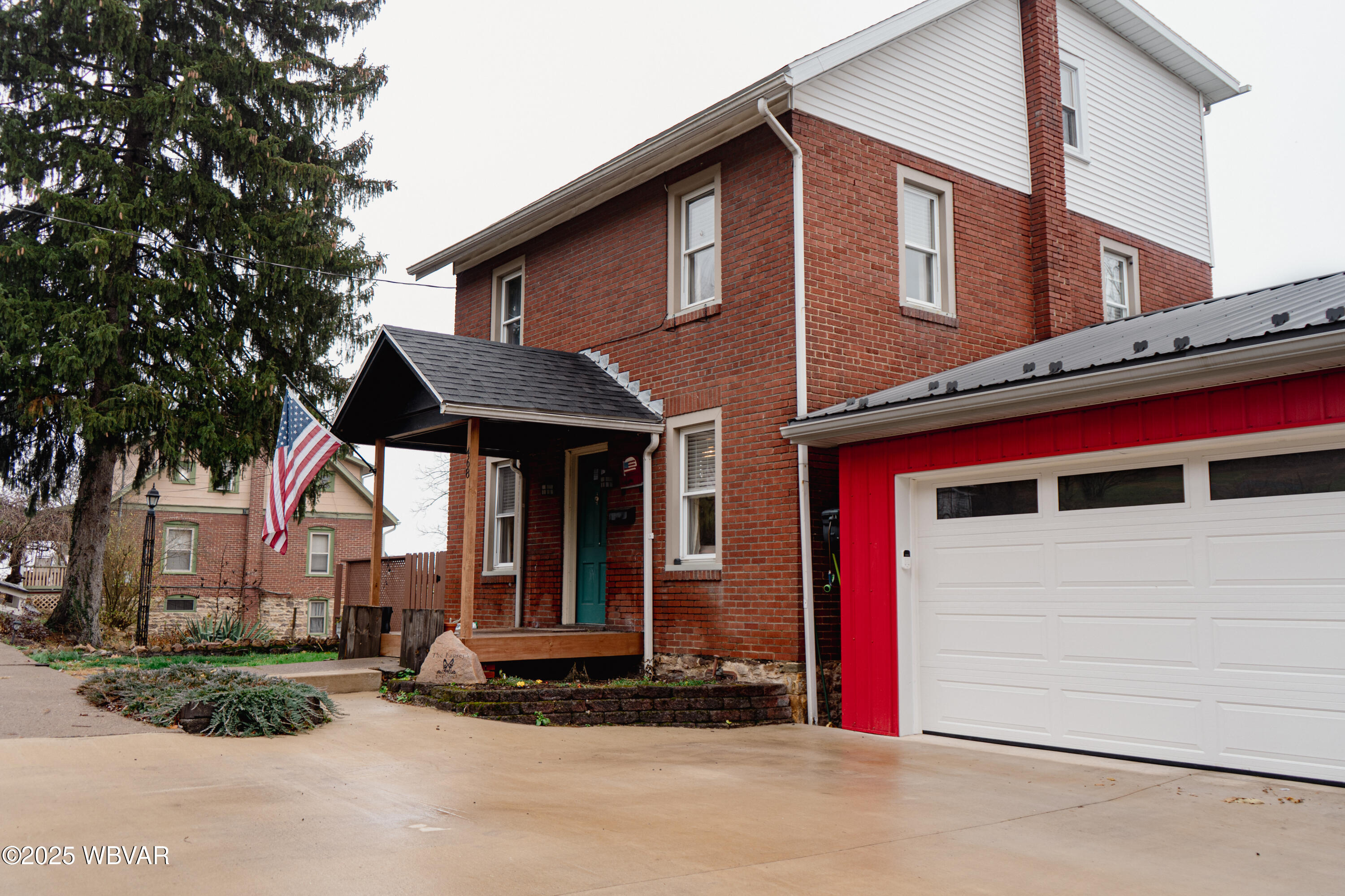 Properties 3 468 W 4th STREET