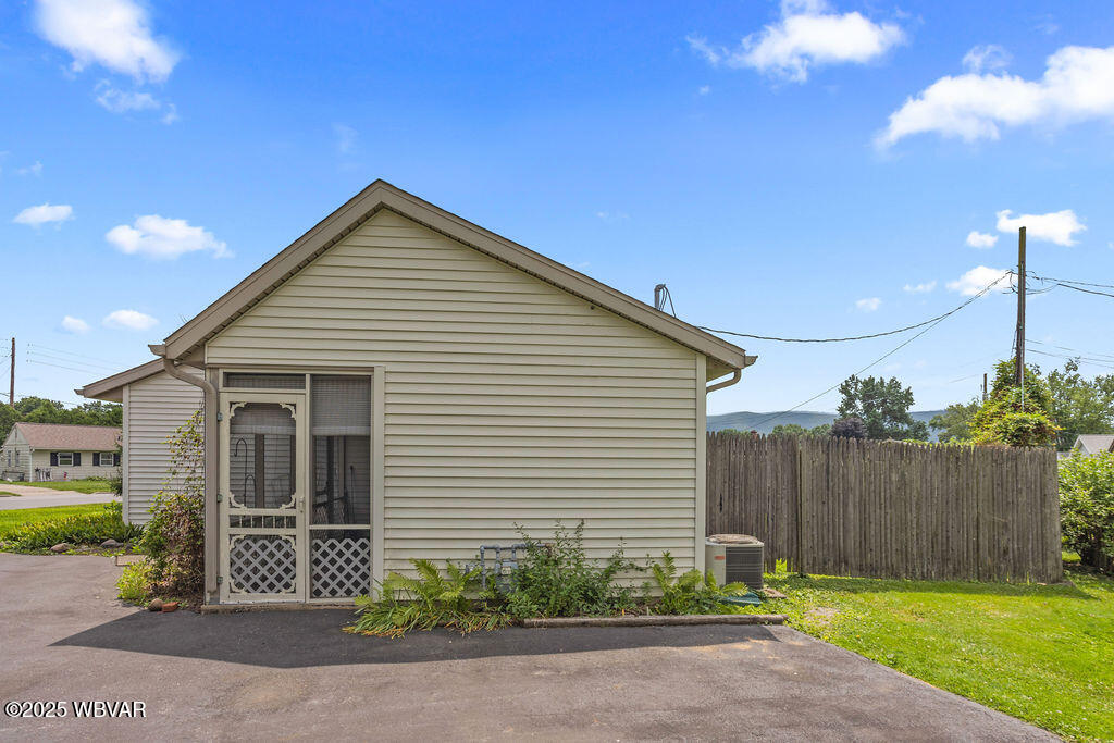 Williamsport, Pennsylvania 17701, United States, 3 Bedrooms Bedrooms, ,2 BathroomsBathrooms,Residential,Contingent,158239