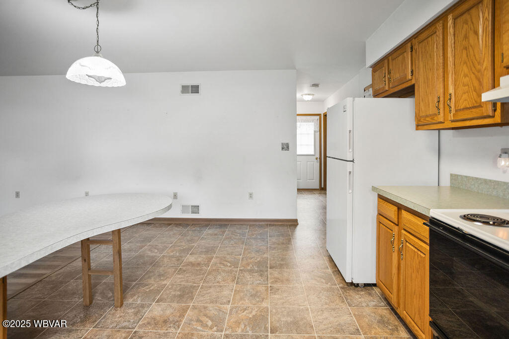 Williamsport, Pennsylvania 17701, United States, 3 Bedrooms Bedrooms, ,2 BathroomsBathrooms,Residential,Contingent,158239