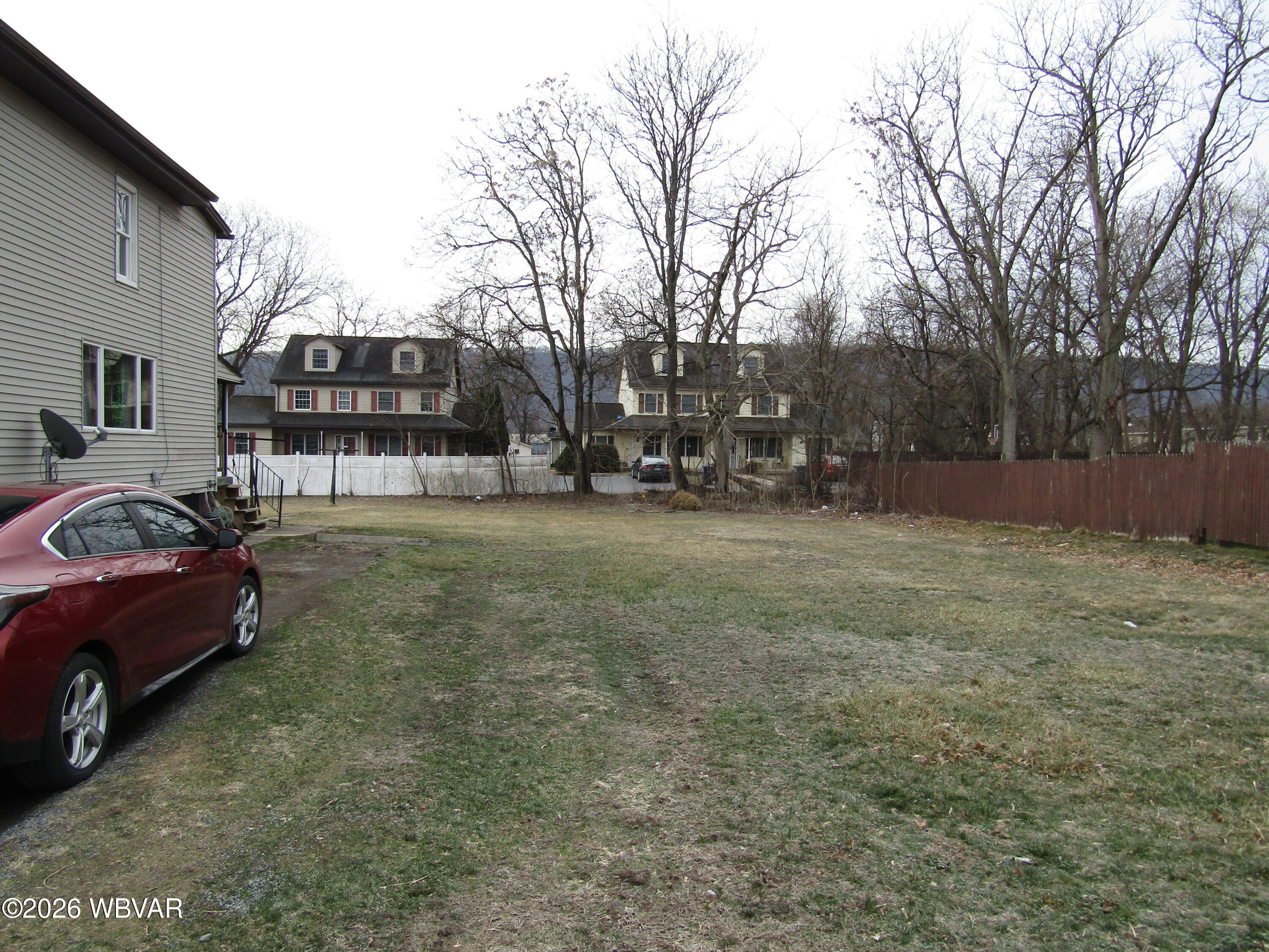 2411-2413 LINN STREET