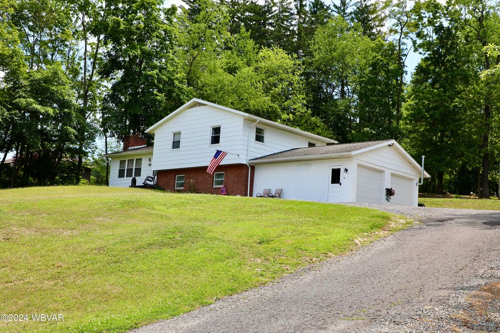 Photo of 2105 W SOUTHERN AVENUE, Williamsport, PA 17702 (MLS # WB-103847)