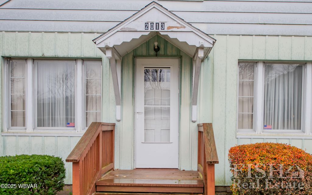 Photo of 2013 ROOSEVELT AVENUE, Williamsport, PA 17701 (MLS # WB-102884)