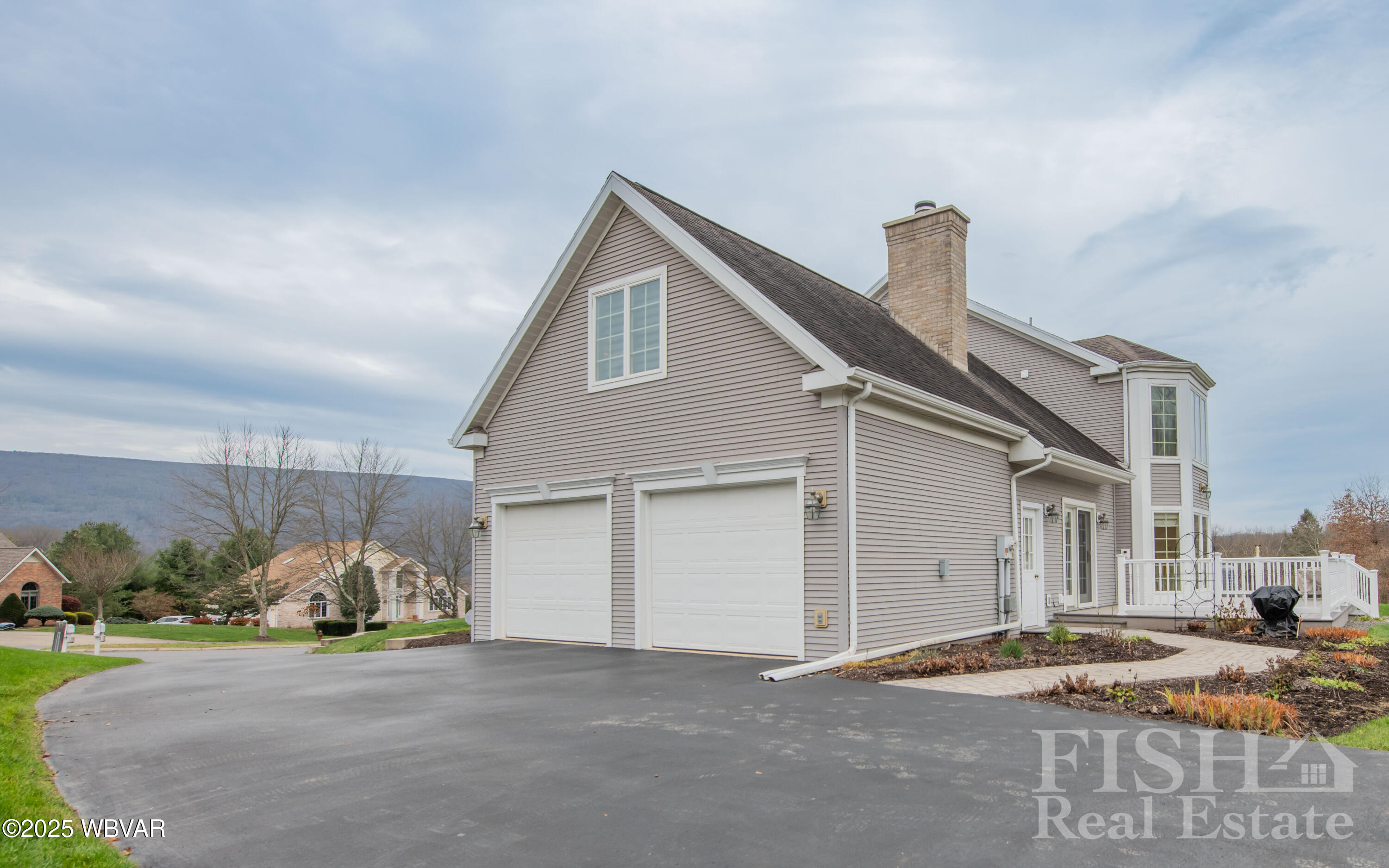 Properties 4 83 CARRIAGE SQUARE