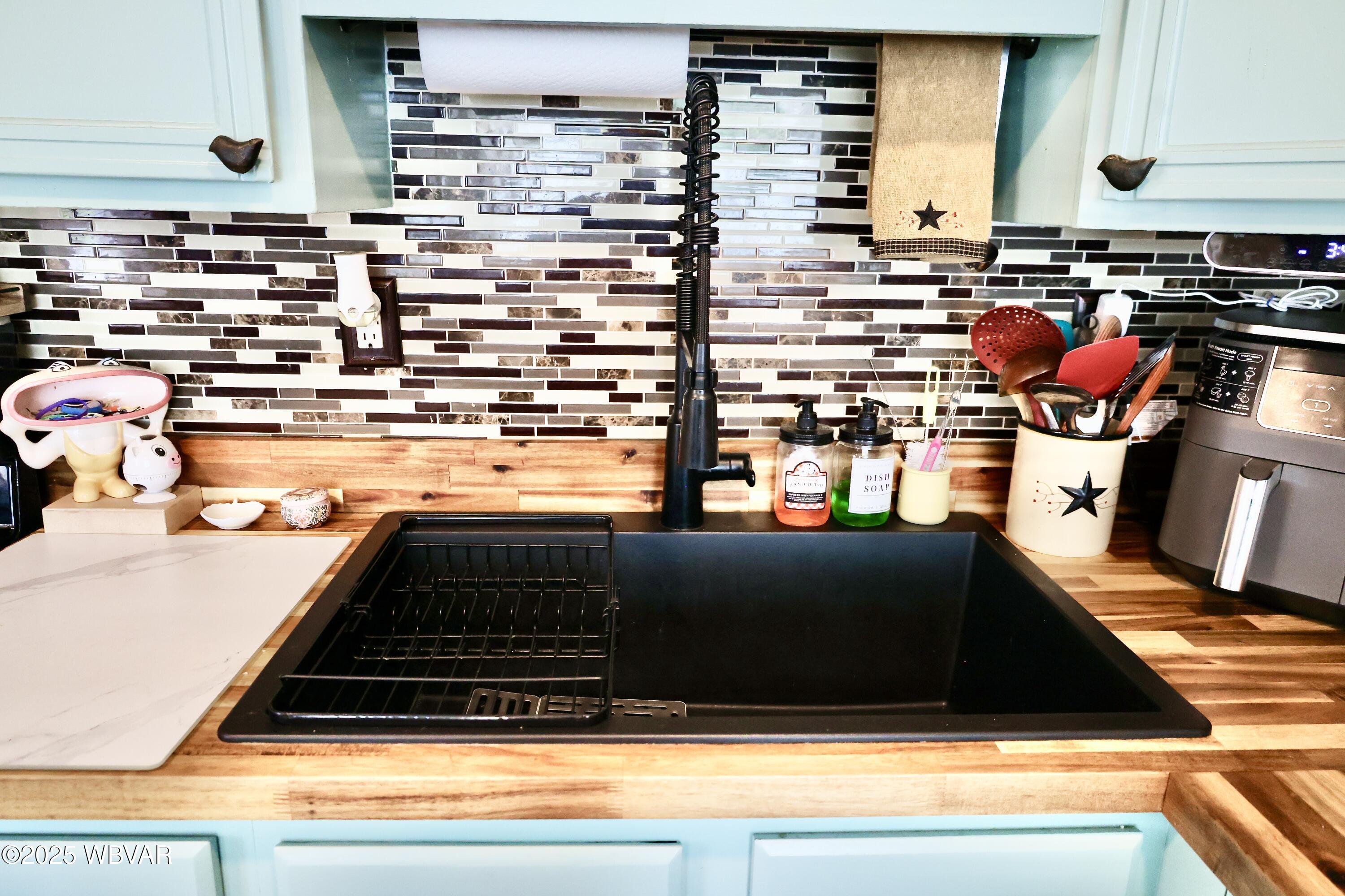 Properties 6 412 CHARLOTTE AVENUE