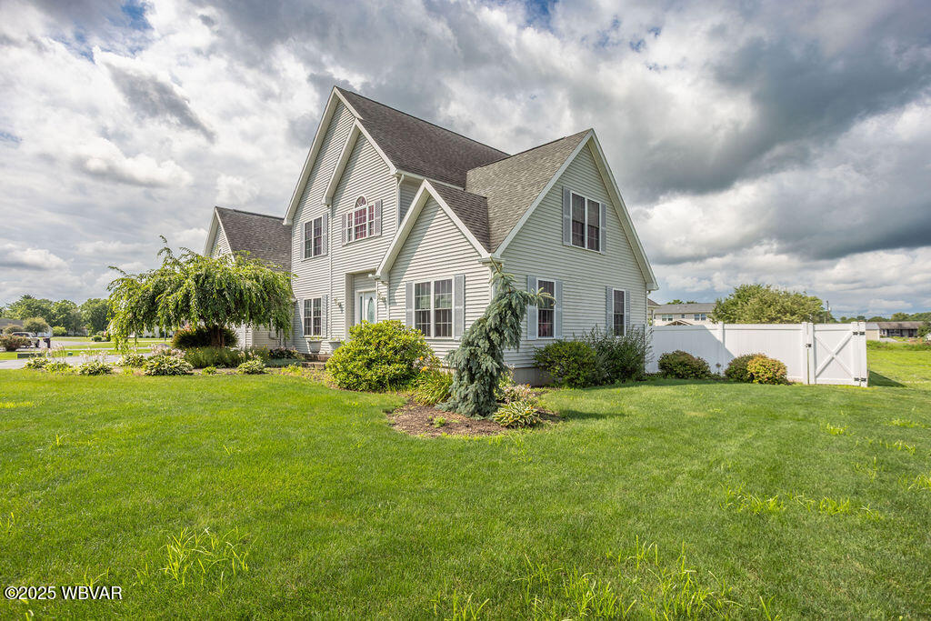 Hughesville, Pennsylvania 17737, United States, 4 Bedrooms Bedrooms, ,3 BathroomsBathrooms,Residential,Pending,184029