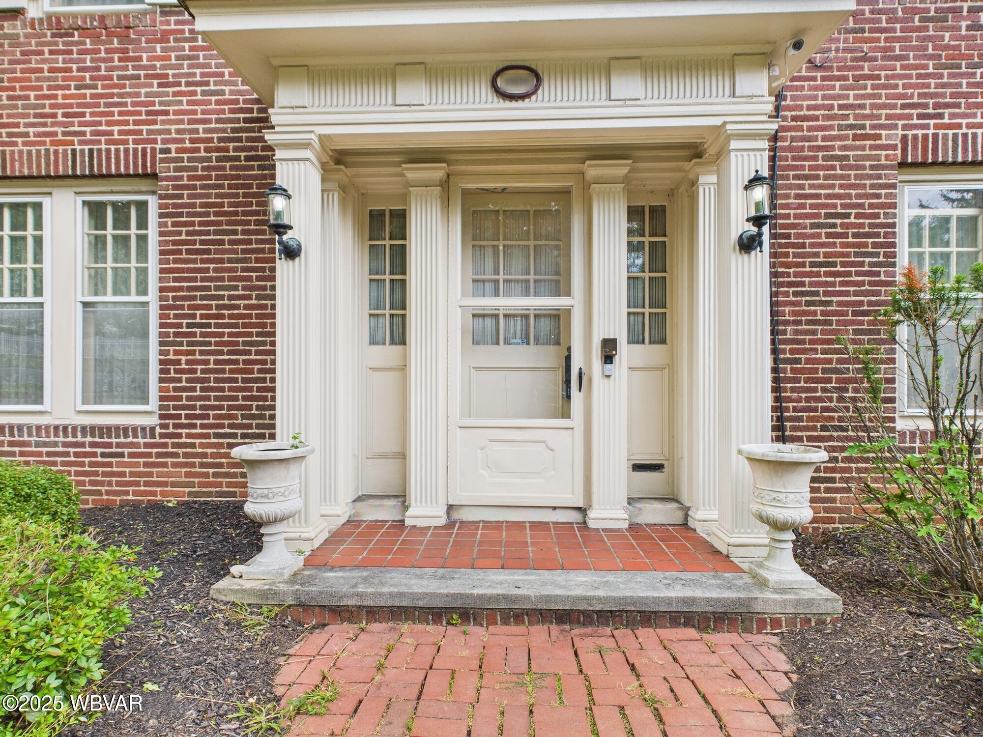 Properties 4 1100 CAMPBELL STREET